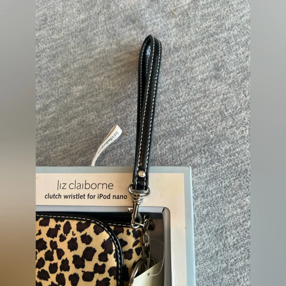 Liz Claiborne Animal Print Clutch Wristlet‎ for IPod Nano Vintage Classic New